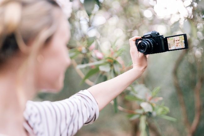 Lumix G100 - Designed for Vloggers